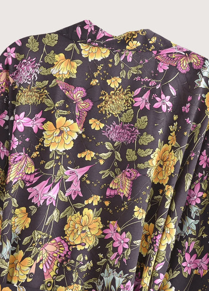 Detail eines Boho Kimonos in Beige für Strand und Urlaub