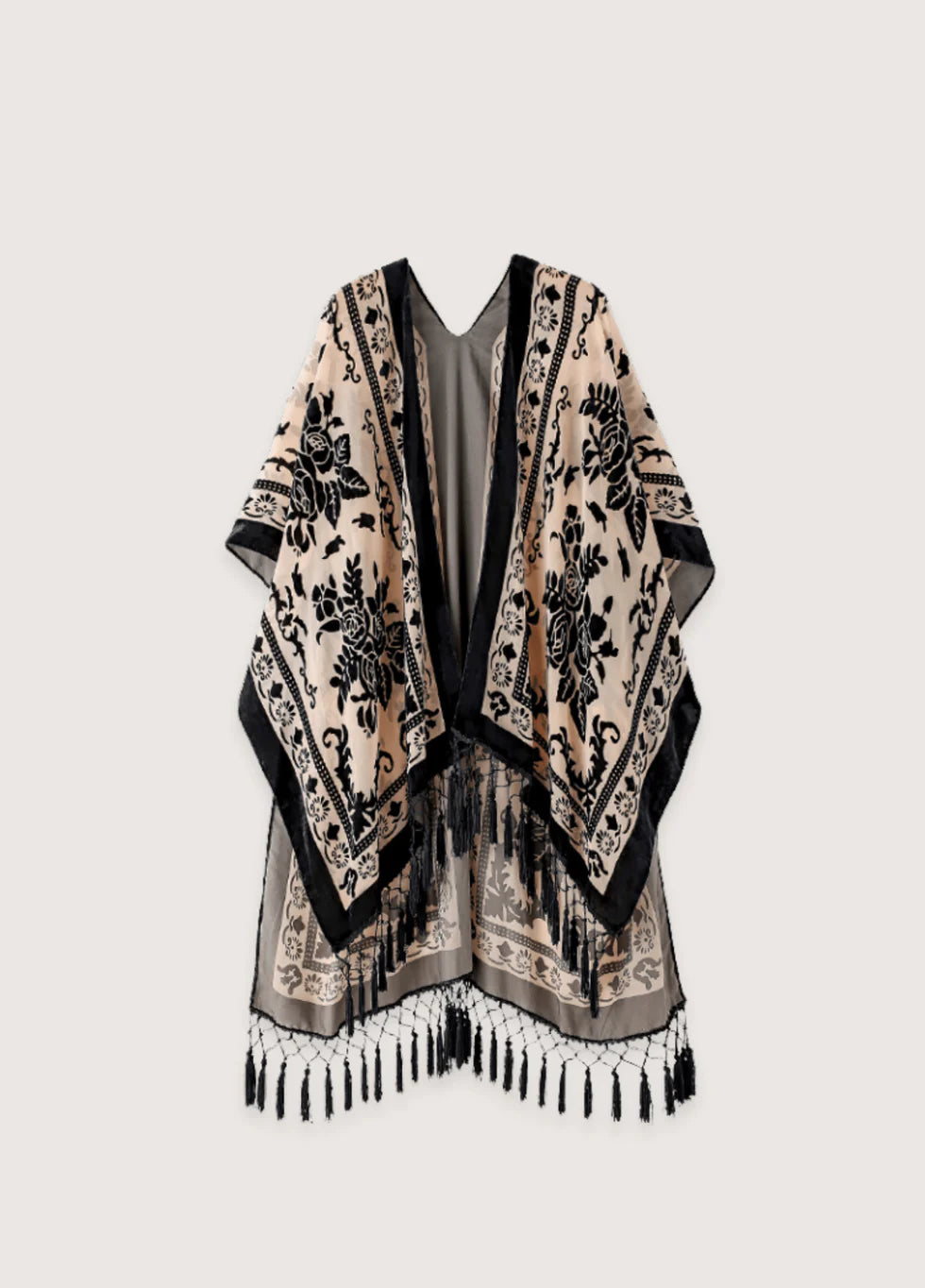 Vorderansicht einer Kimonojacke in Creme Schwarz