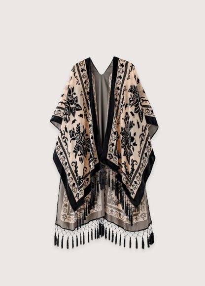 Vorderansicht einer Kimonojacke in Creme Schwarz