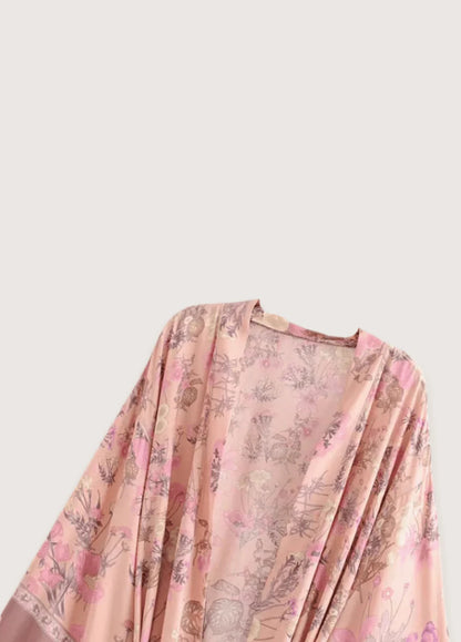 Detail des rosa Kimono Aura mit feinem, weichem Stoff