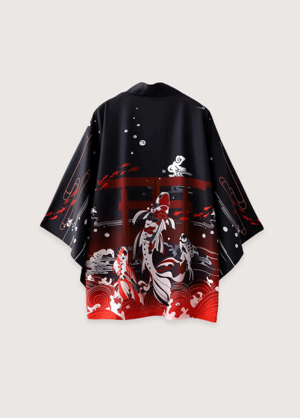 Detailaufnahme eines Kimonos mit Wasseroptik und feiner Stoffstruktur 