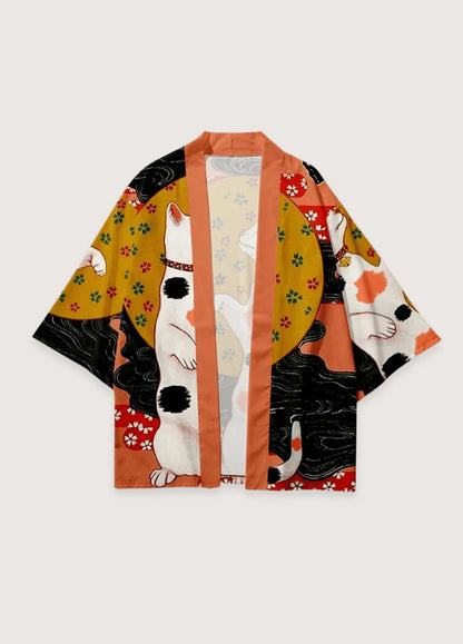 Kimono mit Neko-Motiv in Frontansicht
