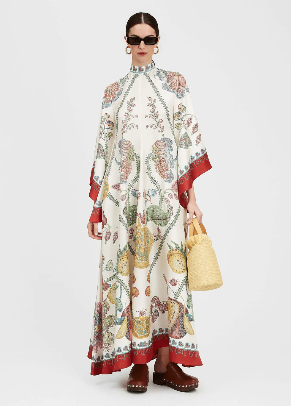 Maxi Kimonokleid für Damen im Sommer -Look im Garten