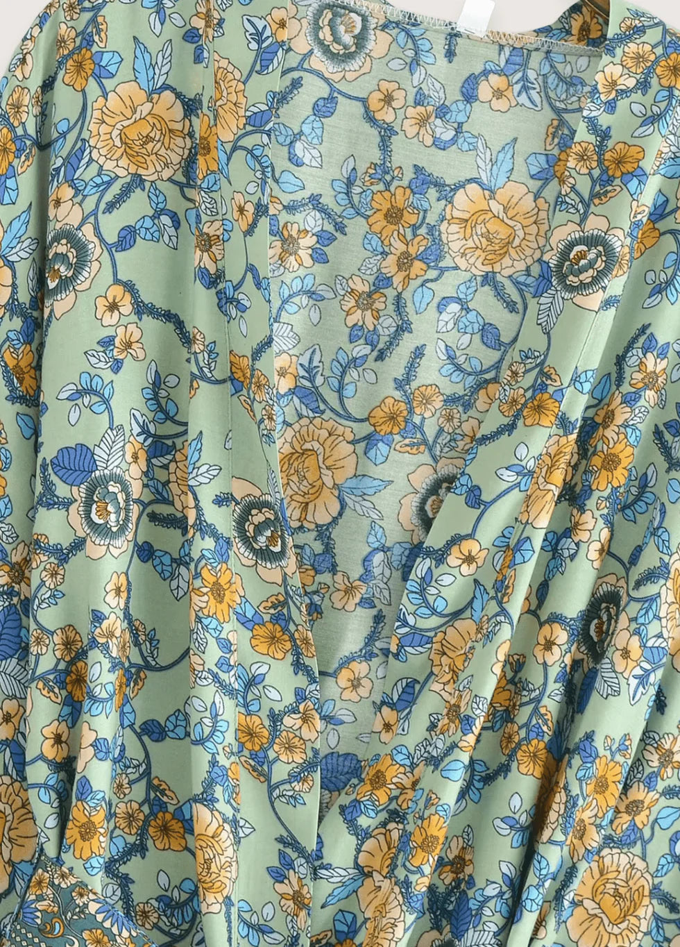 Detail des Kurzen Strandkimonos für Damen in Azur mit Boho-Muster