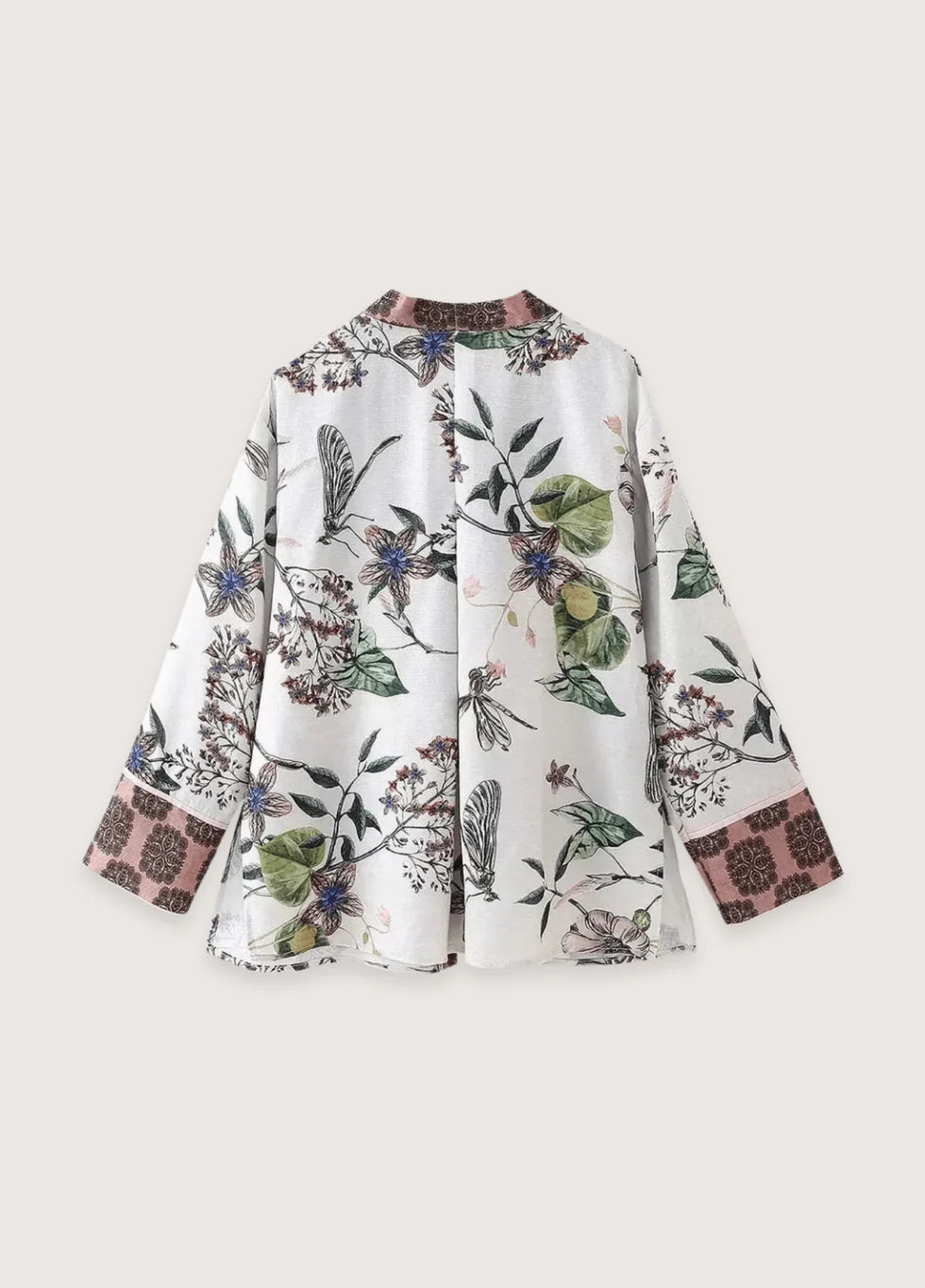 Weißer Kimono Yoko in Rückansicht mit fließender Passform