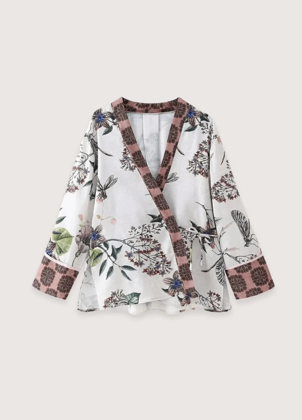 Hochwertige Stoffstruktur des kurzen Kimono Yoko in Weiß