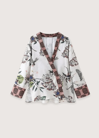 Hochwertige Stoffstruktur des kurzen Kimono Yoko in Weiß