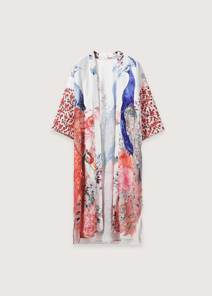 Langer Kimono für Damen mit Kujaku-Design als stilvolles Outfit
