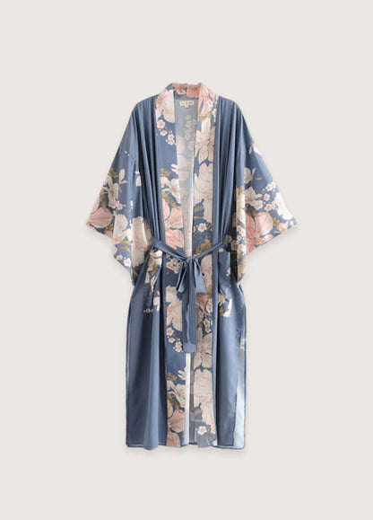 Eleganter Kimono in Sanften Blautönen