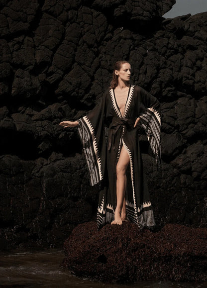 Kimono Lang Schwarz Nami im eleganten Look