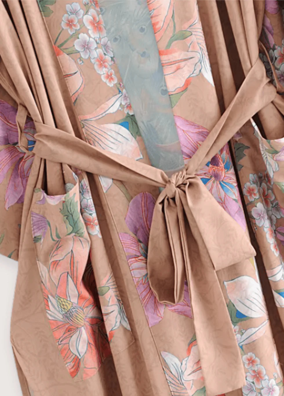 Leichter fließender Stoff in Beige-Rosa mit elegantem Schnitt