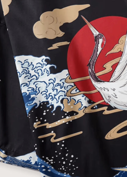 Rückansicht eines japanischen Kimonos mit Kranich- und Wellenmuster im eleganten Design
