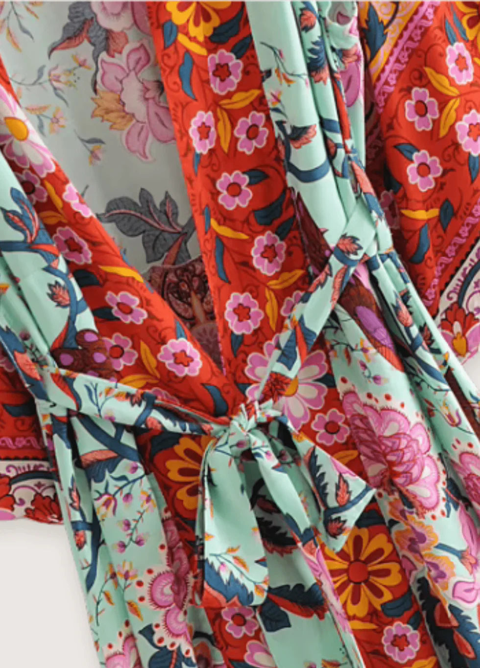 Fließender Kimono mit Blumenmuster